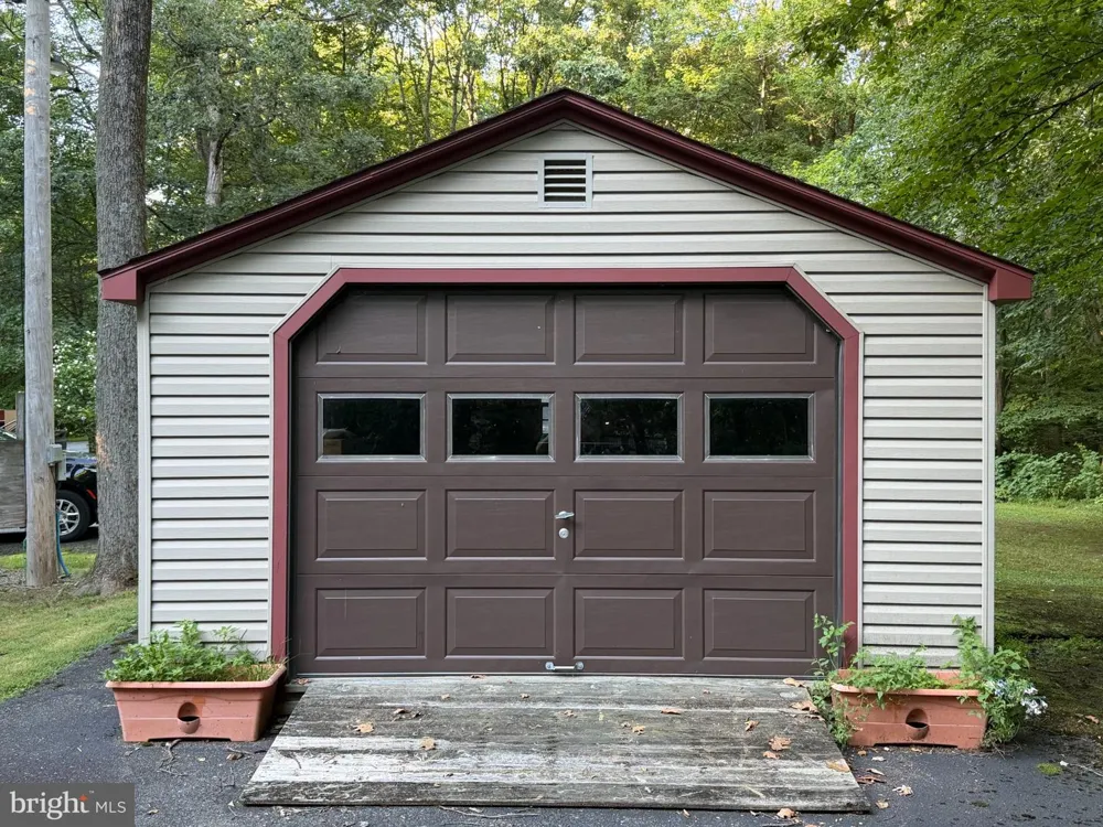 21 ROCKY LANE Mertztown, PA 19539