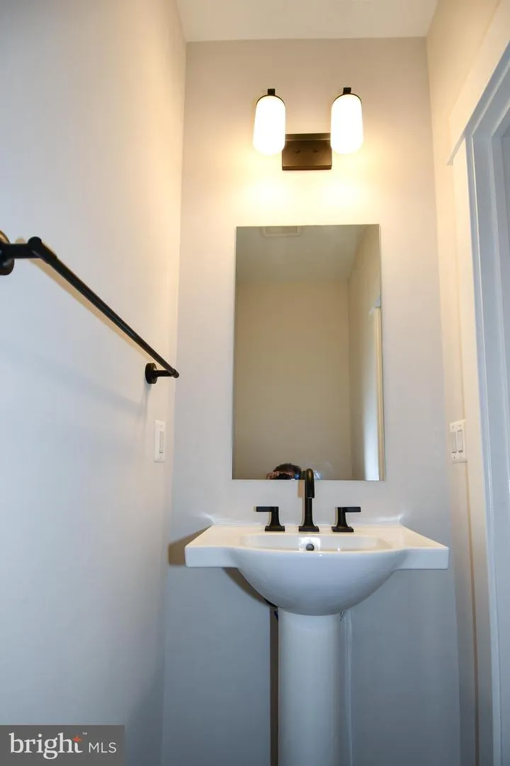 22799 TAWNY PINE Ashburn, VA 20148