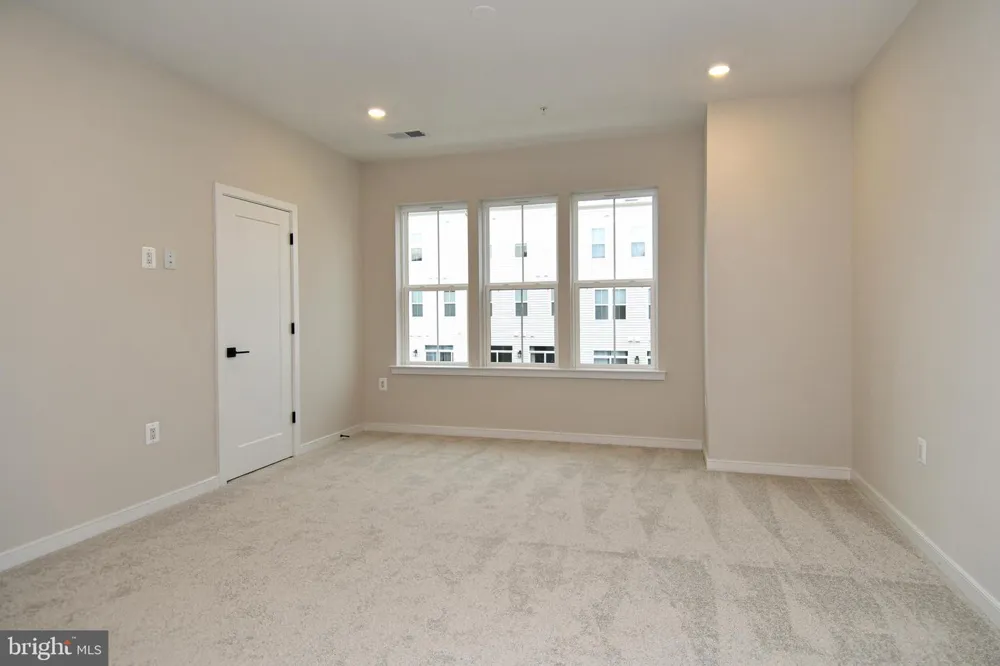 22799 TAWNY PINE Ashburn, VA 20148