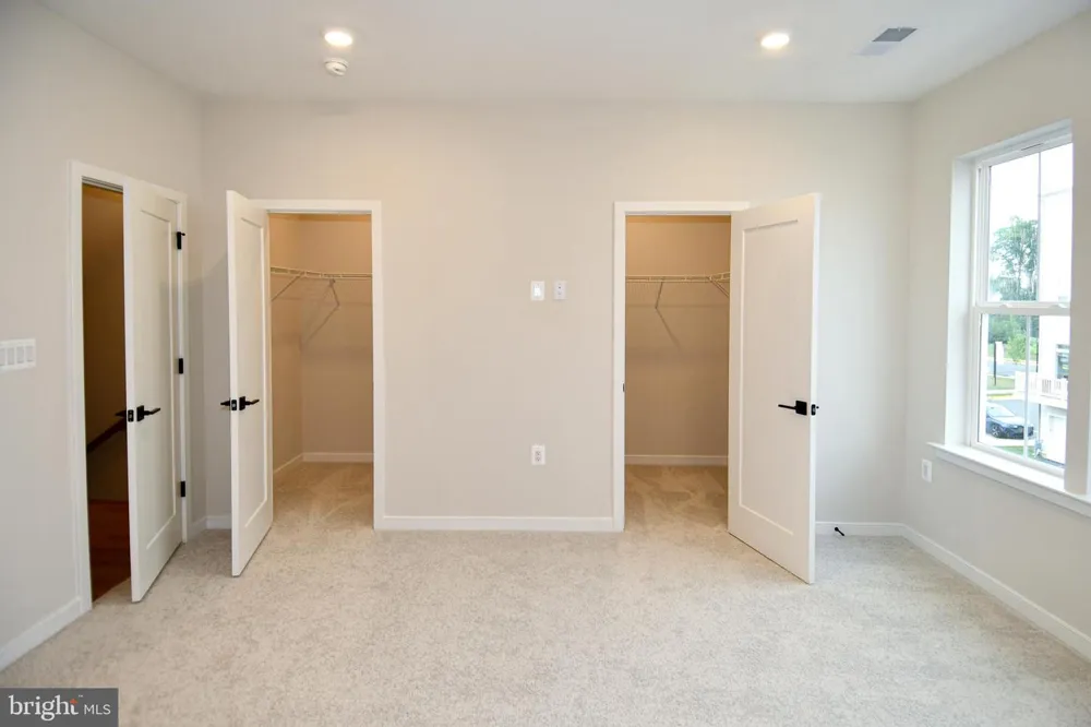 22799 TAWNY PINE Ashburn, VA 20148
