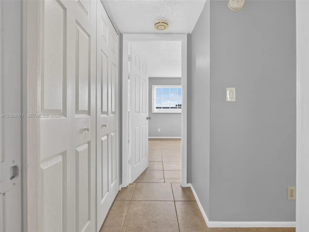 4140 NW 44th Ave #408 Lauderdale Lakes, FL 33319