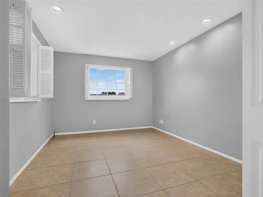 4140 NW 44th Ave #408 Lauderdale Lakes, FL 33319