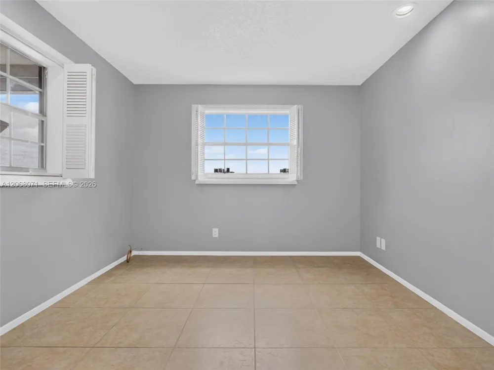 4140 NW 44th Ave #408 Lauderdale Lakes, FL 33319