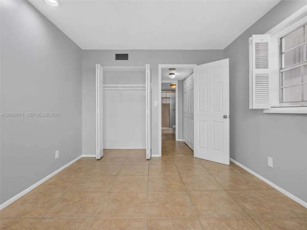4140 NW 44th Ave #408 Lauderdale Lakes, FL 33319
