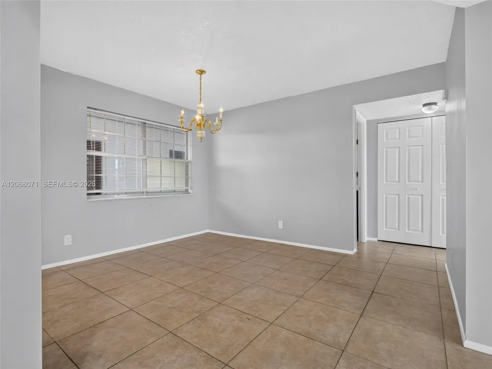 4140 NW 44th Ave #408 Lauderdale Lakes, FL 33319