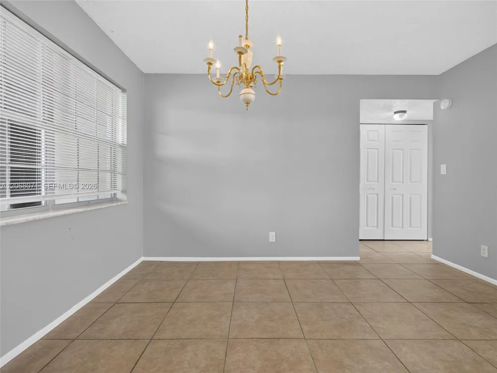 4140 NW 44th Ave #408 Lauderdale Lakes, FL 33319