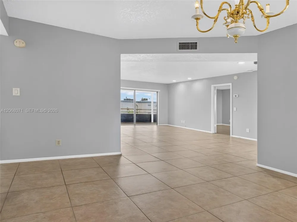 4140 NW 44th Ave #408 Lauderdale Lakes, FL 33319