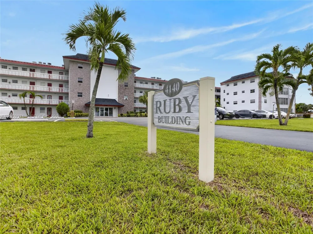 4140 NW 44th Ave #408 Lauderdale Lakes, FL 33319