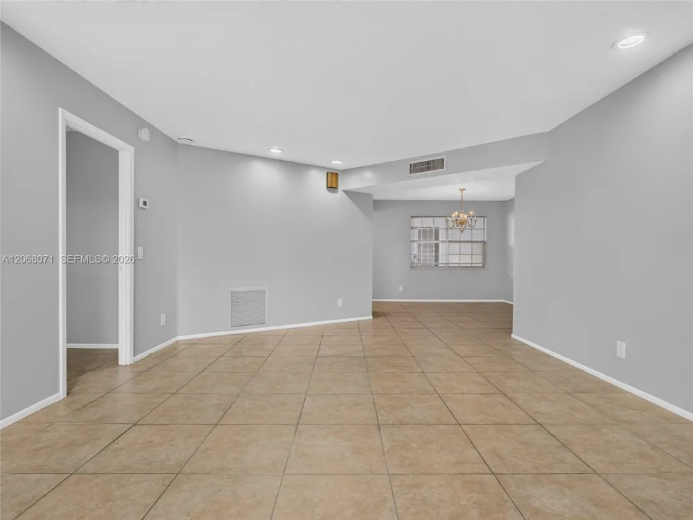 4140 NW 44th Ave #408 Lauderdale Lakes, FL 33319