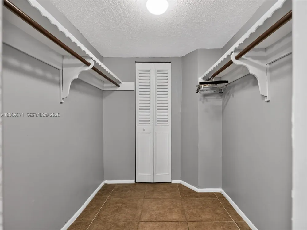 4140 NW 44th Ave #408 Lauderdale Lakes, FL 33319