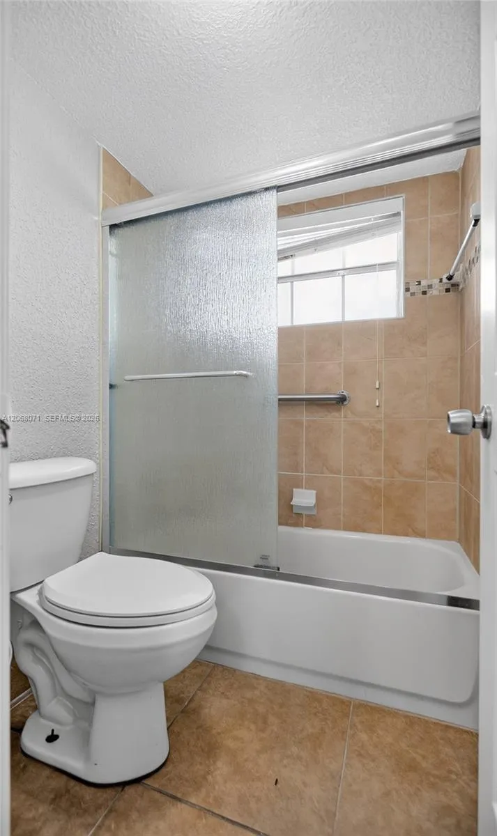4140 NW 44th Ave #408 Lauderdale Lakes, FL 33319