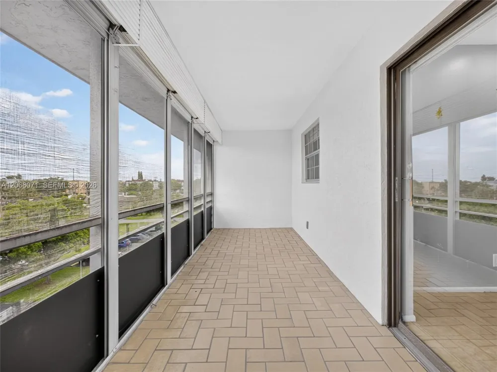 4140 NW 44th Ave #408 Lauderdale Lakes, FL 33319