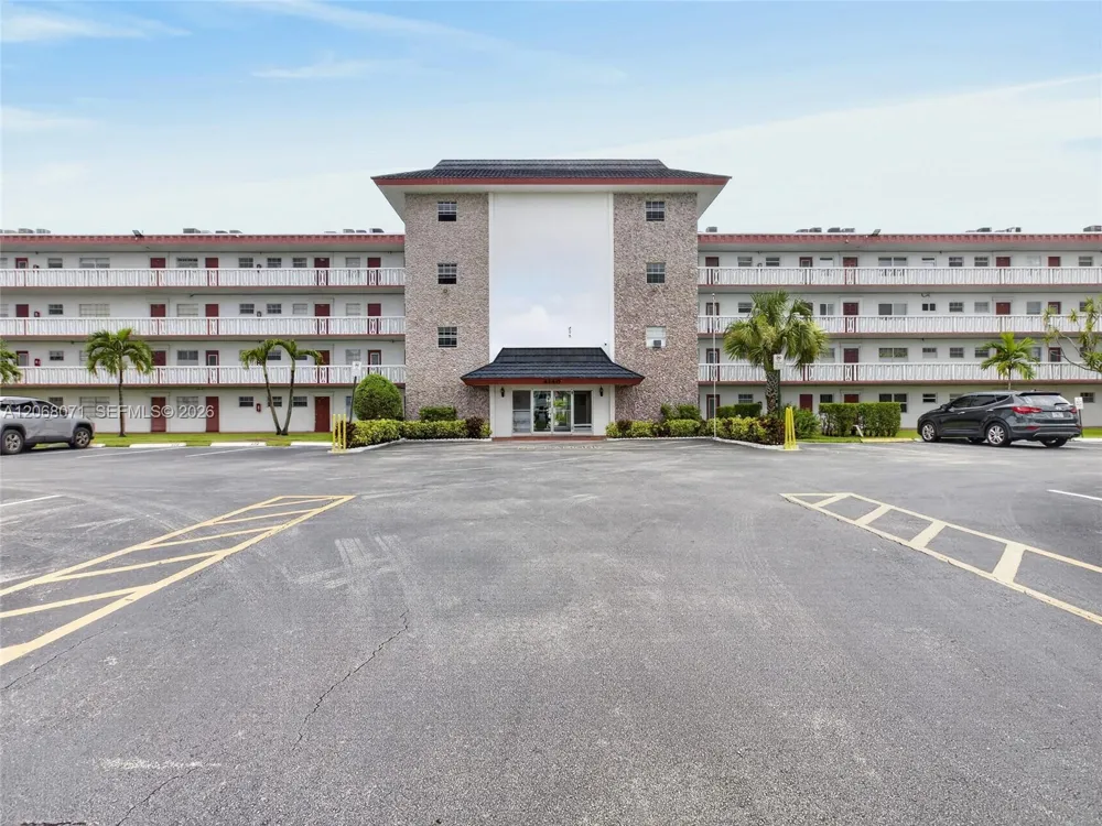 4140 NW 44th Ave #408 Lauderdale Lakes, FL 33319