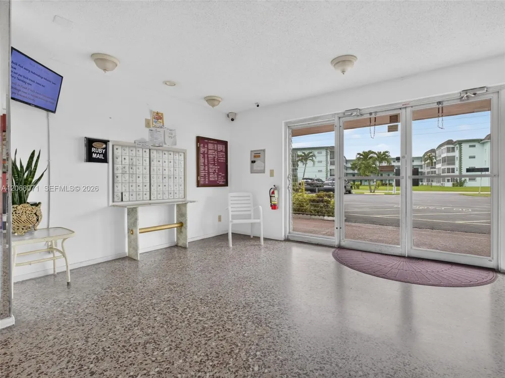 4140 NW 44th Ave #408 Lauderdale Lakes, FL 33319