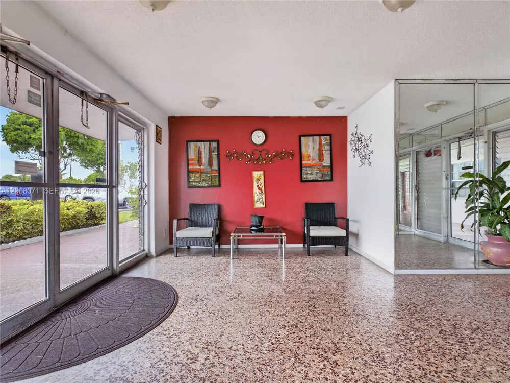 4140 NW 44th Ave #408 Lauderdale Lakes, FL 33319