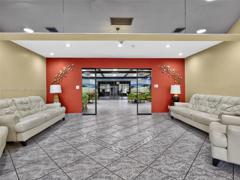 4140 NW 44th Ave #408 Lauderdale Lakes, FL 33319