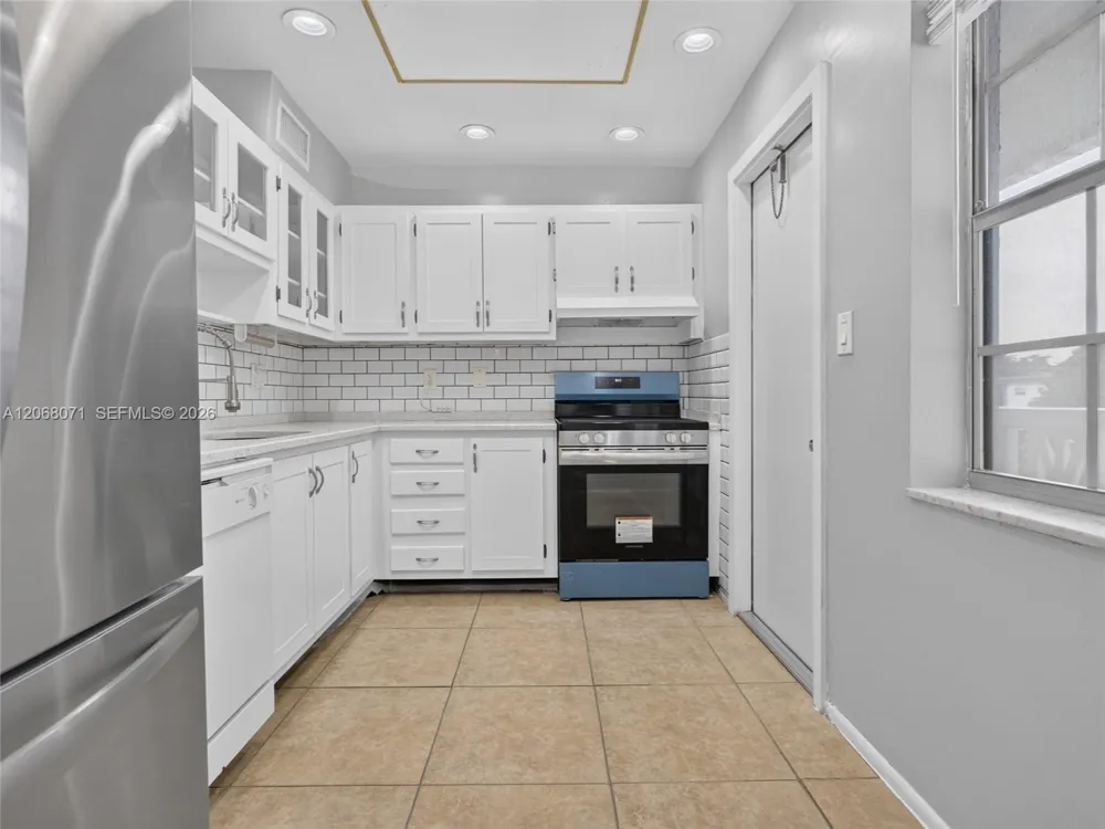 4140 NW 44th Ave #408 Lauderdale Lakes, FL 33319