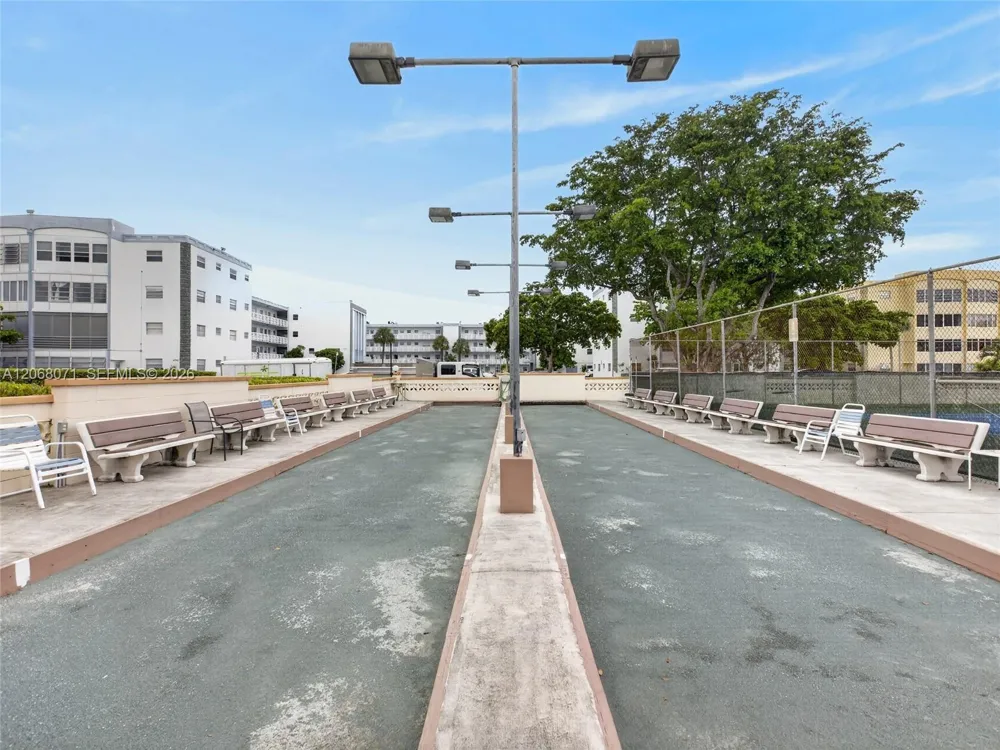 4140 NW 44th Ave #408 Lauderdale Lakes, FL 33319