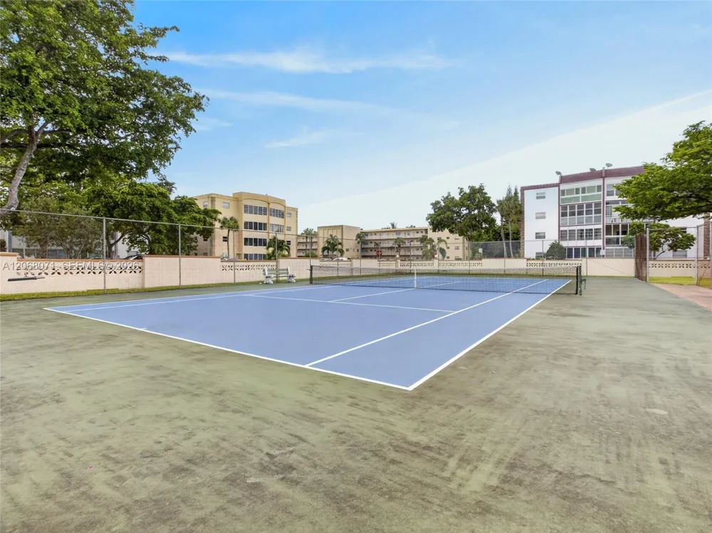 4140 NW 44th Ave #408 Lauderdale Lakes, FL 33319