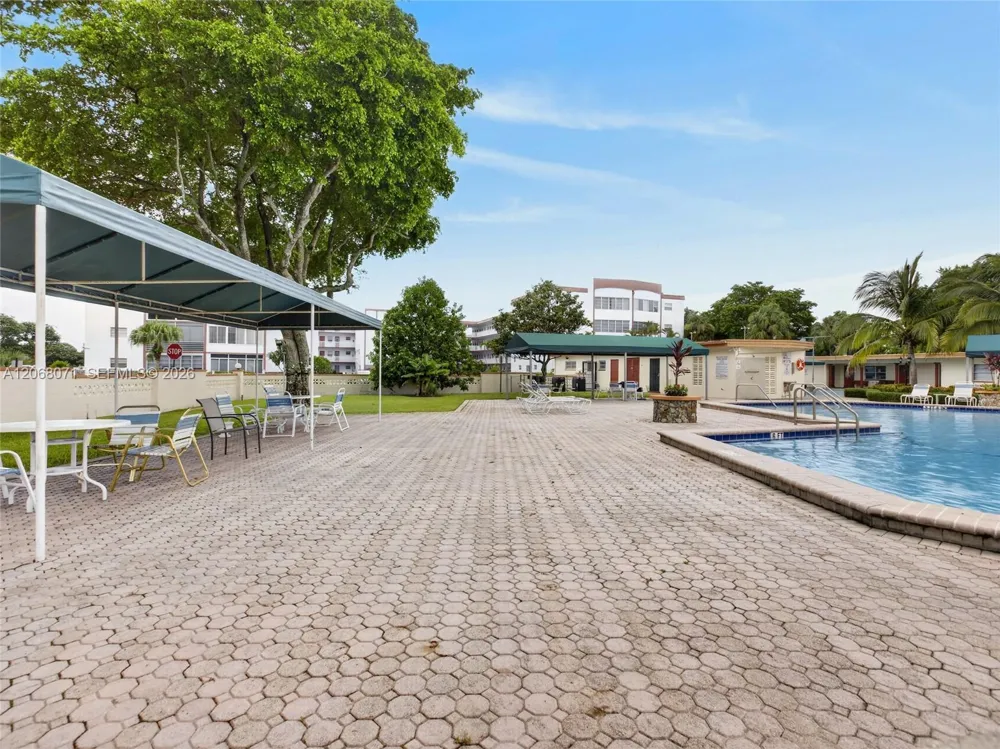 4140 NW 44th Ave #408 Lauderdale Lakes, FL 33319