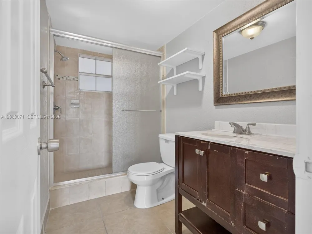 4140 NW 44th Ave #408 Lauderdale Lakes, FL 33319