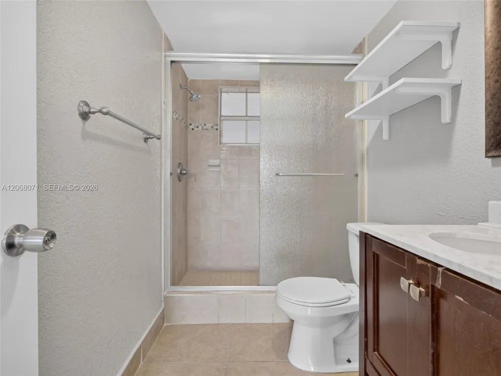 4140 NW 44th Ave #408 Lauderdale Lakes, FL 33319