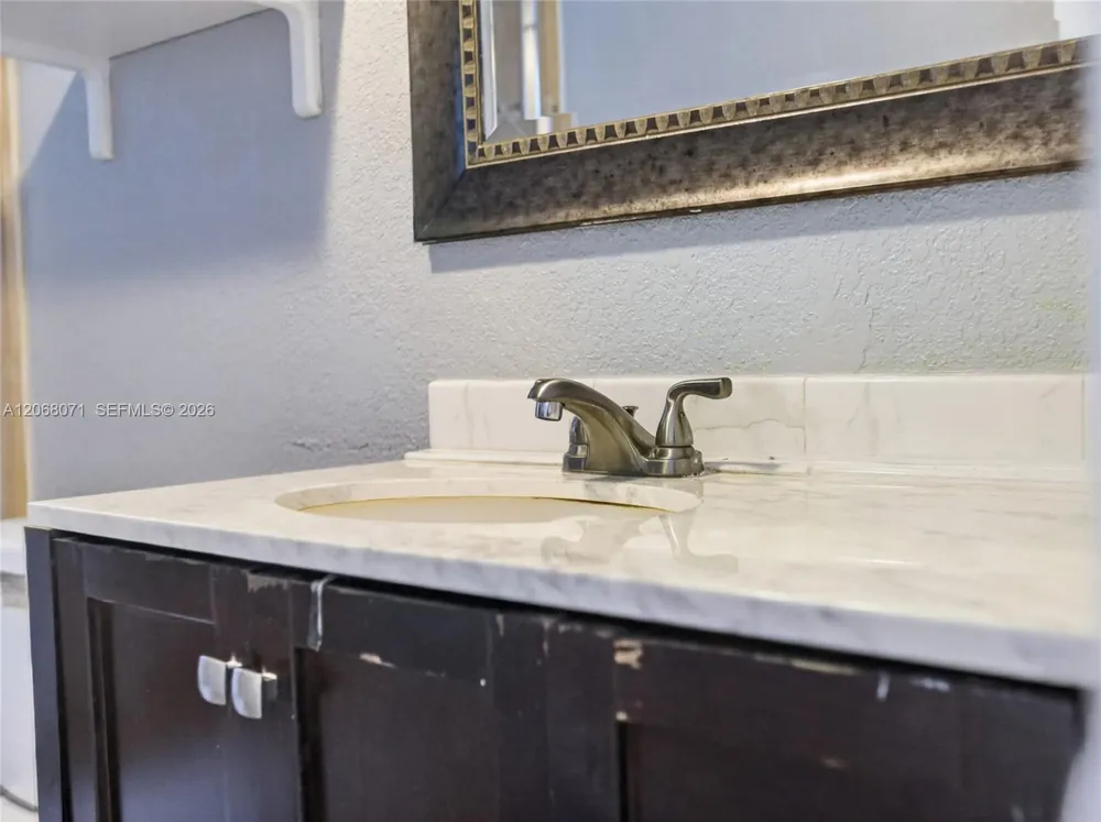 4140 NW 44th Ave #408 Lauderdale Lakes, FL 33319