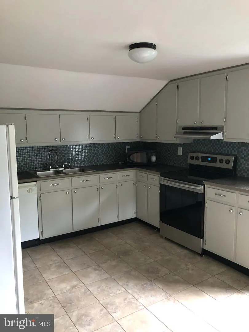 185 MAIN STREET Warrenton, VA 20186