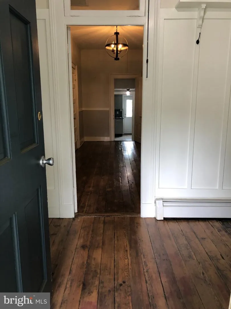 185 MAIN STREET Warrenton, VA 20186