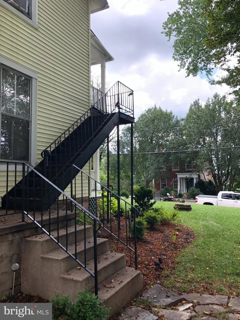 185 MAIN STREET Warrenton, VA 20186