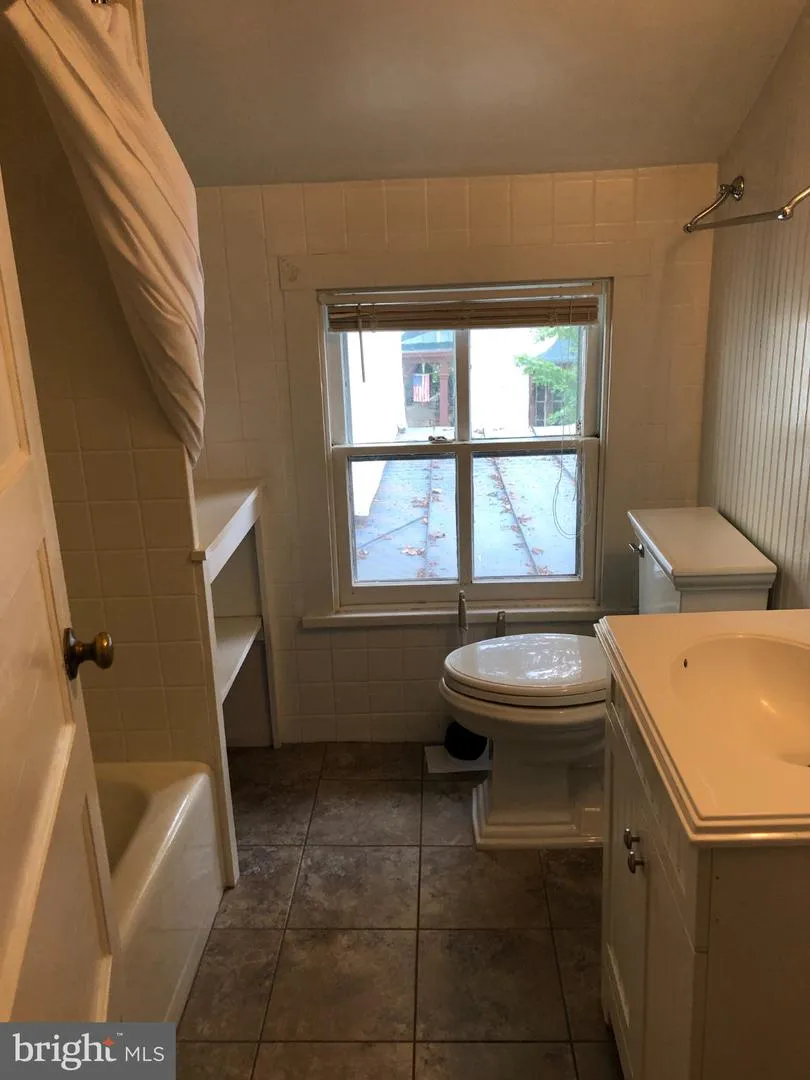 185 MAIN STREET Warrenton, VA 20186