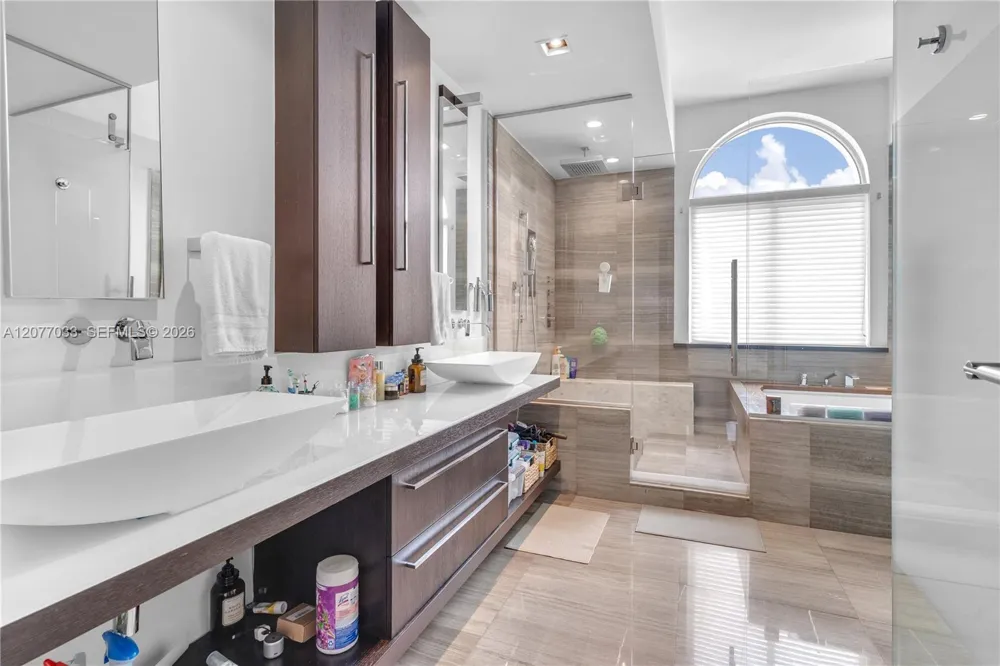 11101 NW 72nd Ter Doral, FL 33178