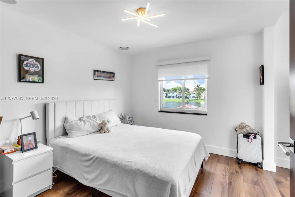 11101 NW 72nd Ter Doral, FL 33178
