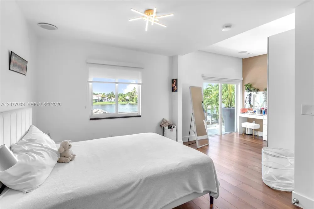 11101 NW 72nd Ter Doral, FL 33178