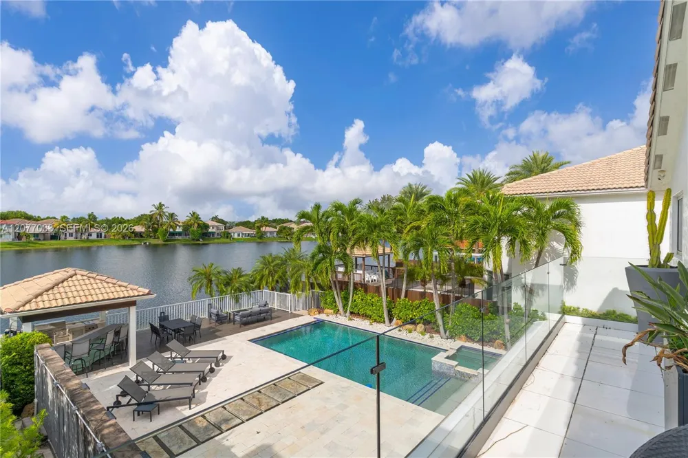11101 NW 72nd Ter Doral, FL 33178