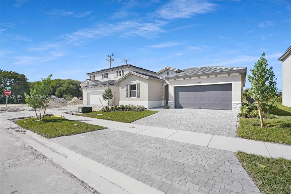 18672 136TH CT Kendall, FL 33177