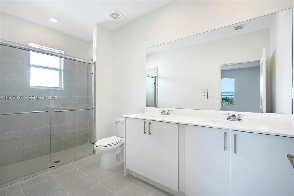 18672 136TH CT Kendall, FL 33177