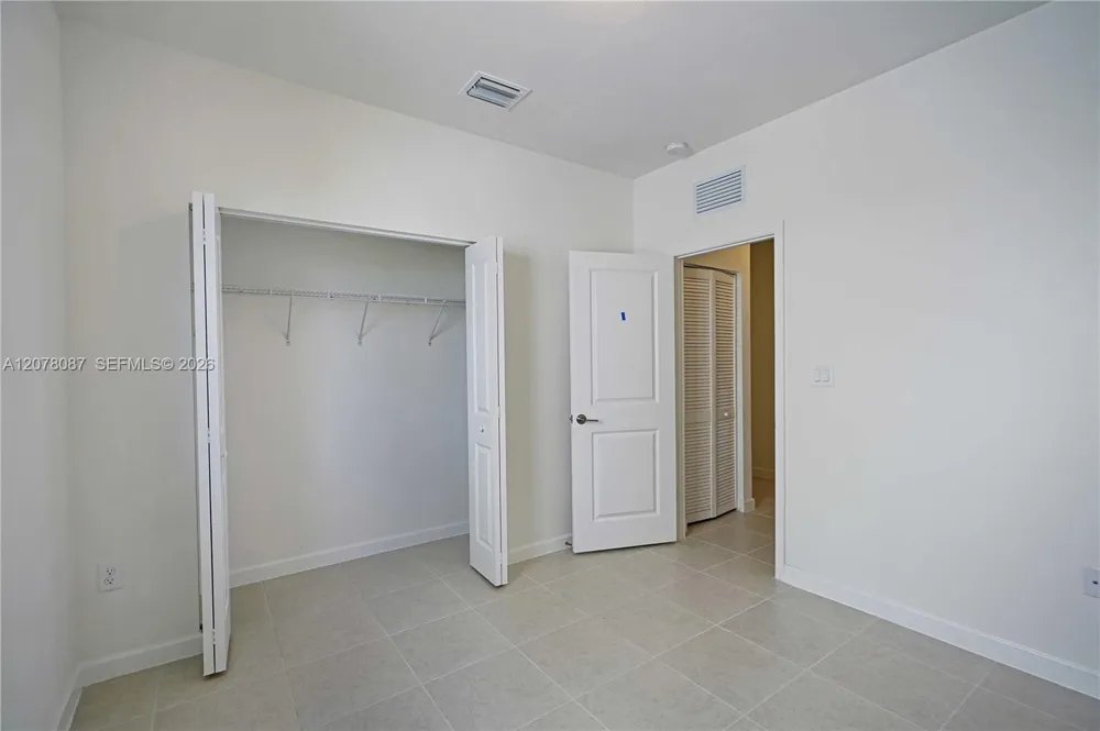 18672 136TH CT Kendall, FL 33177
