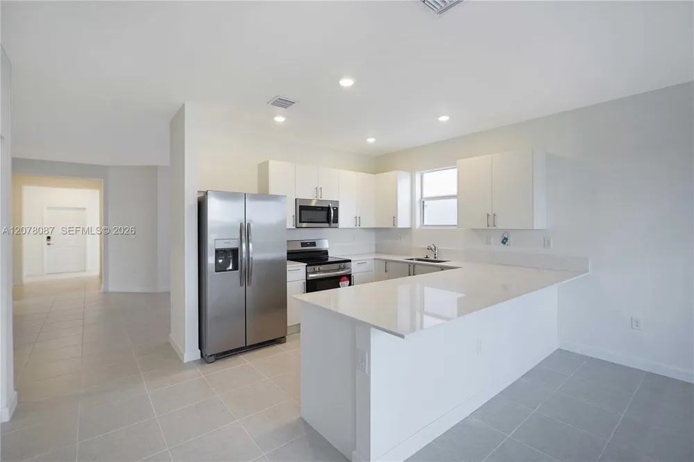 18672 136TH CT Kendall, FL 33177