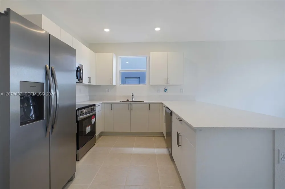 18672 136TH CT Kendall, FL 33177