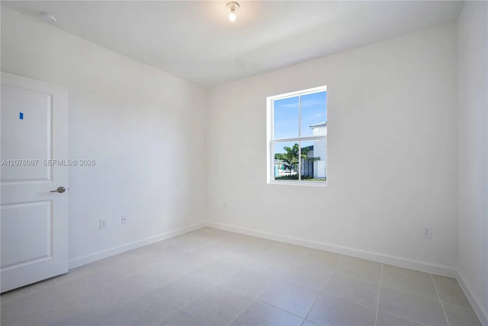 18672 136TH CT Kendall, FL 33177