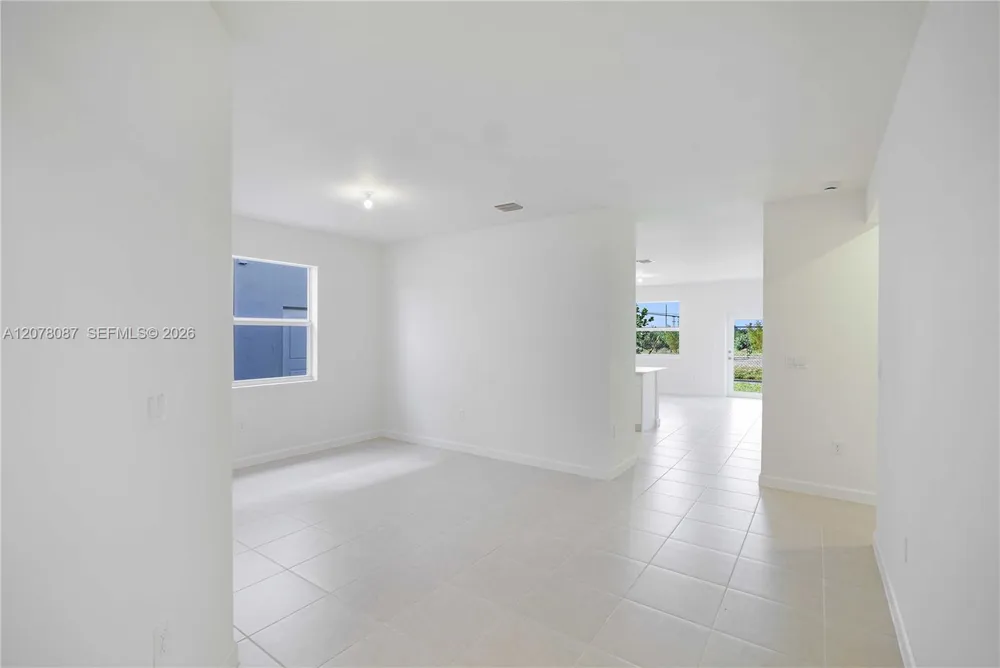 18672 136TH CT Kendall, FL 33177