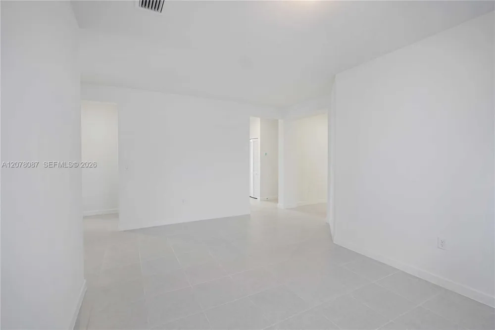 18672 136TH CT Kendall, FL 33177