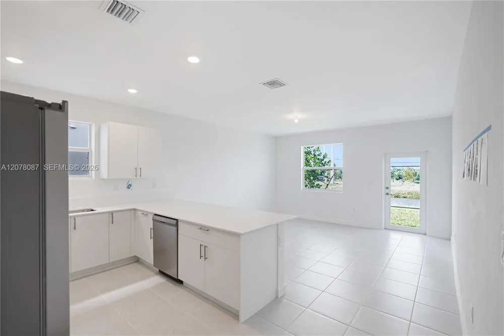 18672 136TH CT Kendall, FL 33177