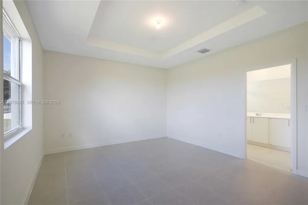 18672 136TH CT Kendall, FL 33177
