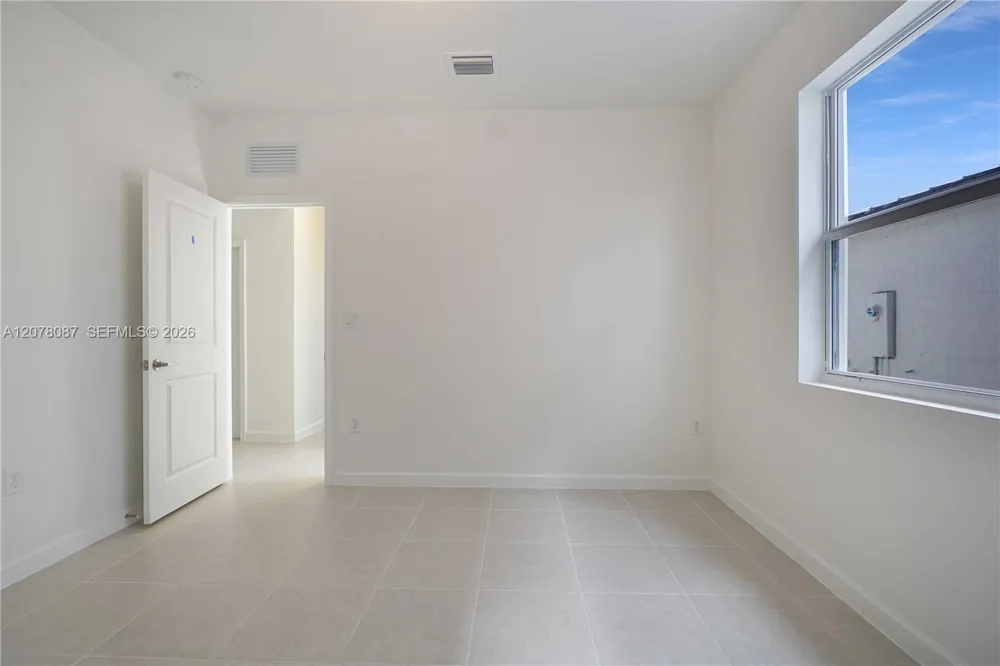 18672 136TH CT Kendall, FL 33177