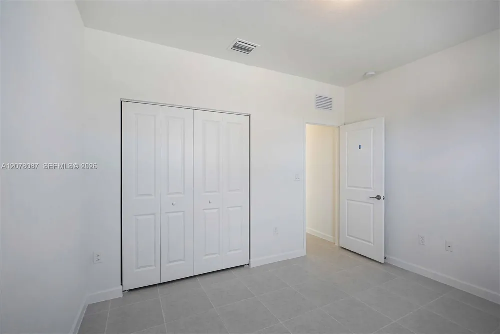 18672 136TH CT Kendall, FL 33177