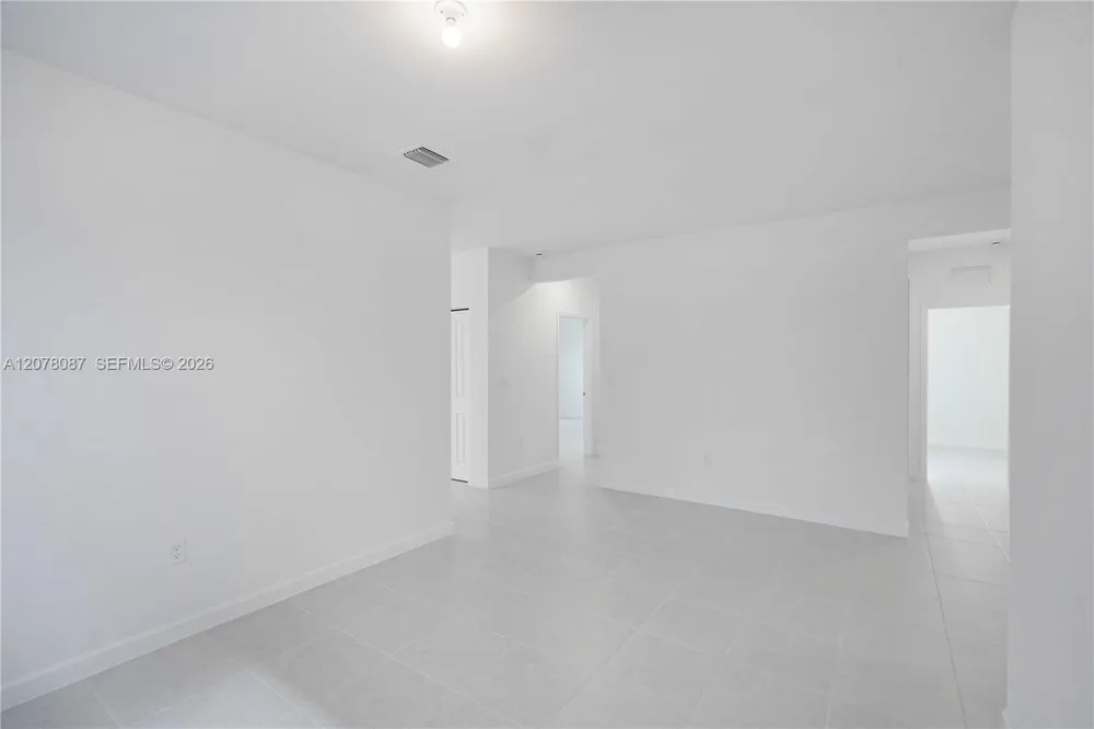 18672 136TH CT Kendall, FL 33177