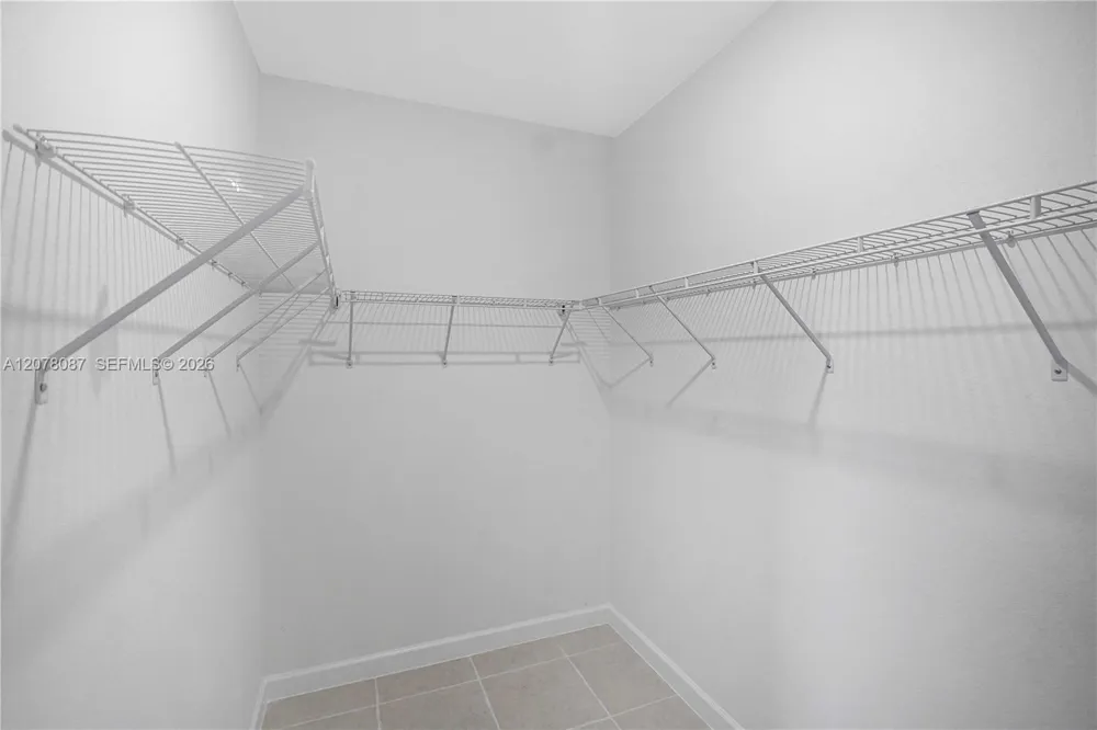 18672 136TH CT Kendall, FL 33177