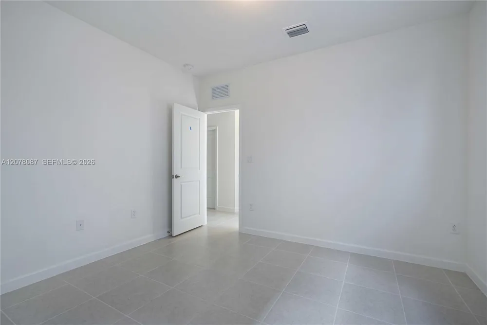 18672 136TH CT Kendall, FL 33177
